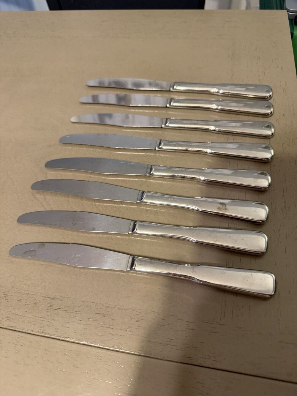 Oneida Set of 8 Vintage Stainless Knives